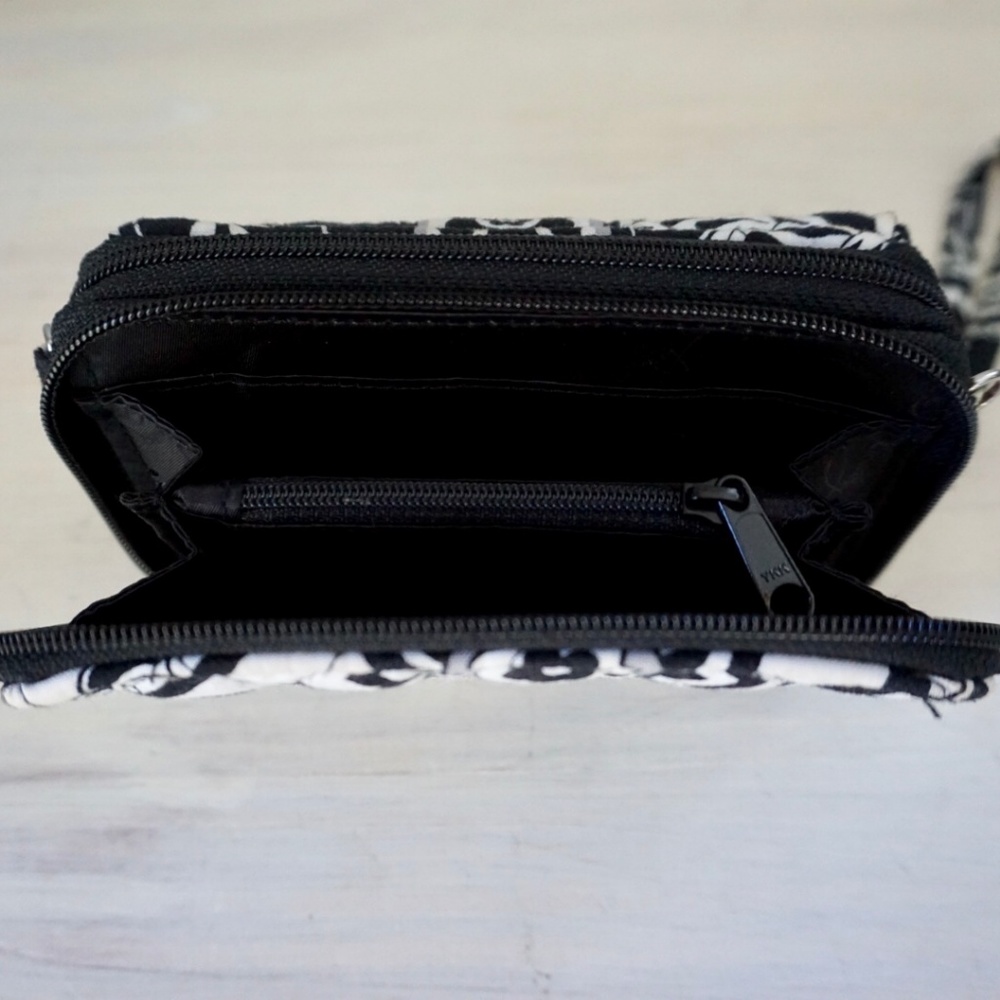 Vera Bradley Wristlet - Picture 4 of 6
